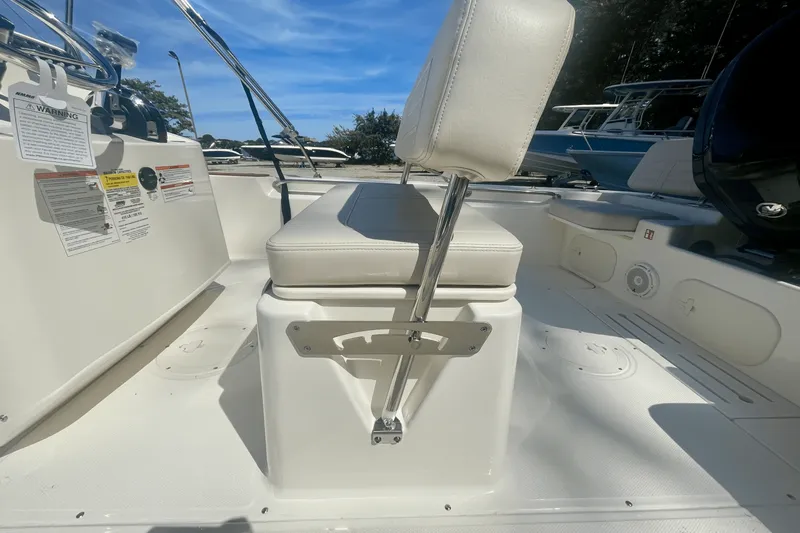 Slide: The Image of Boston Whaler 170 Montauk 2026 - 6