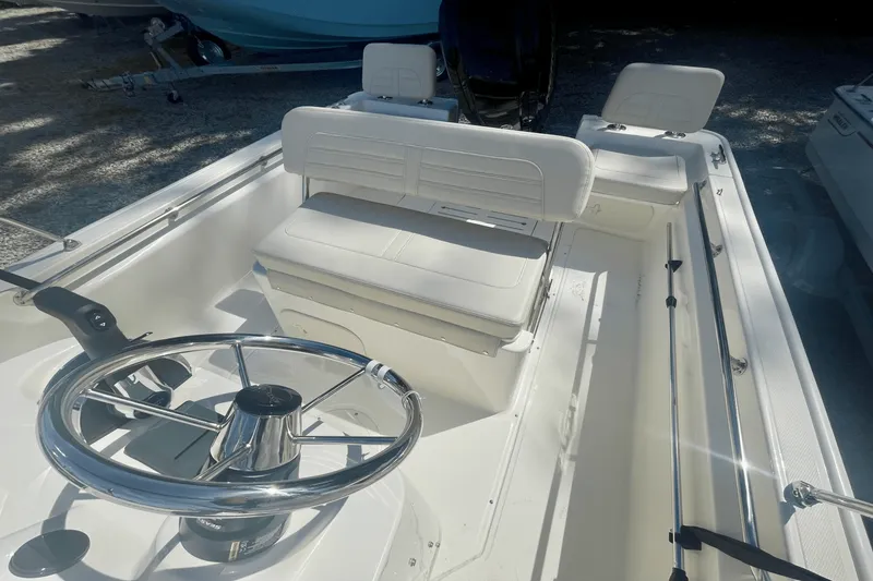 Slide: The Image of Boston Whaler 170 Montauk 2026 - 7