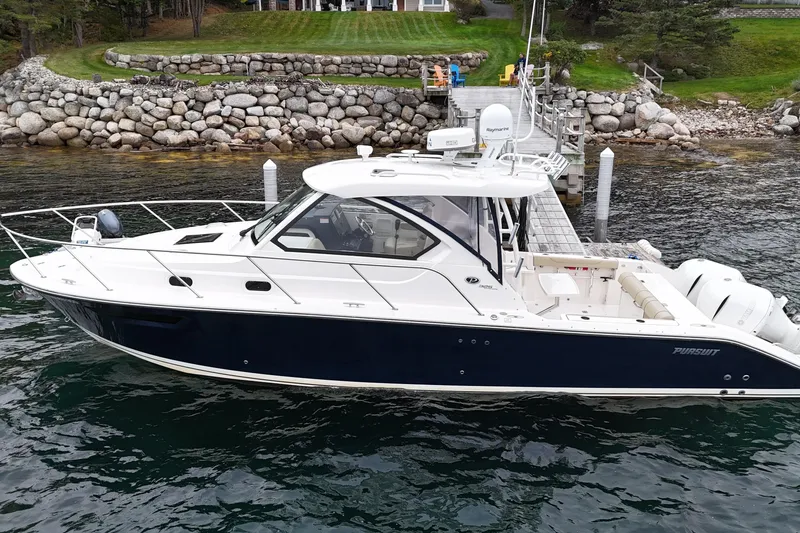 Slide: The Image of Pursuit OS 325 Offshore 2018 - 1