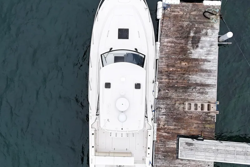 Slide: The Image of Pursuit OS 325 Offshore 2018 - 10