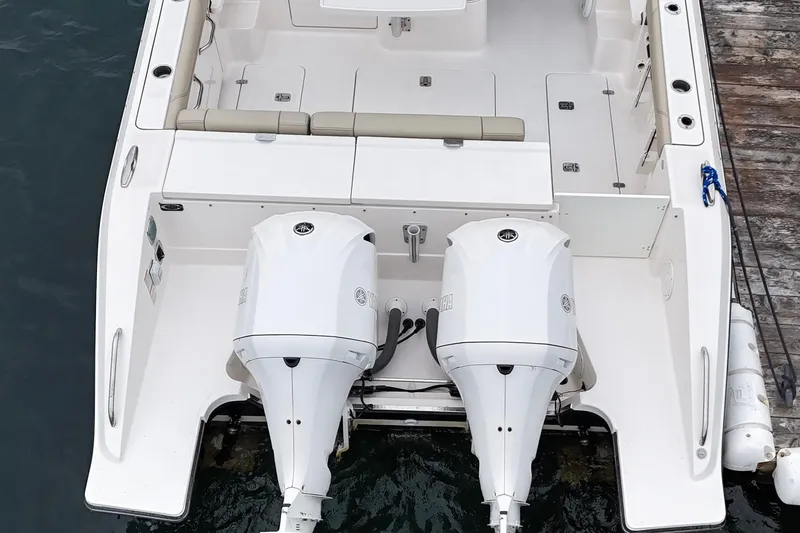 Slide: The Image of Pursuit OS 325 Offshore 2018 - 11