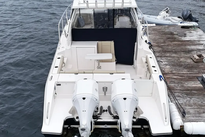 Slide: The Image of Pursuit OS 325 Offshore 2018 - 12