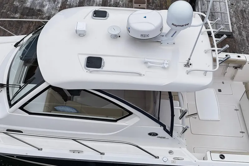 Slide: The Image of Pursuit OS 325 Offshore 2018 - 13