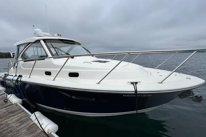 Slide: The Image of Pursuit OS 325 Offshore 2018 - 16