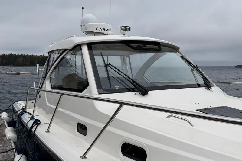 Slide: The Image of Pursuit OS 325 Offshore 2018 - 17