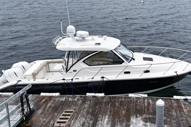 Slide: The Image of Pursuit OS 325 Offshore 2018 - 2