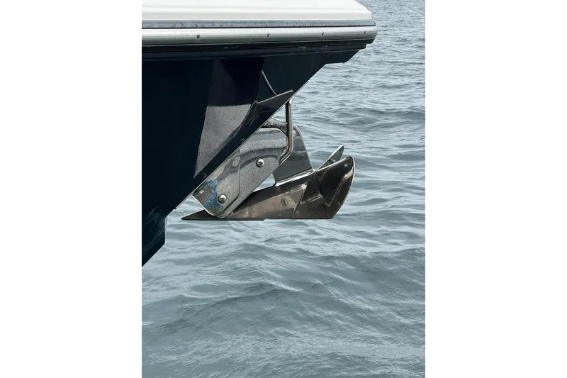 Slide: The Image of Pursuit OS 325 Offshore 2018 - 20