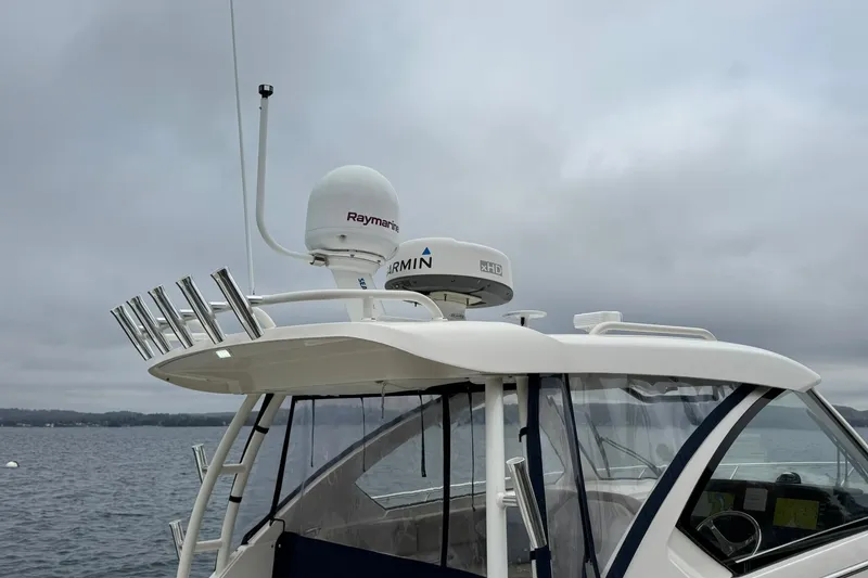 Slide: The Image of Pursuit OS 325 Offshore 2018 - 21