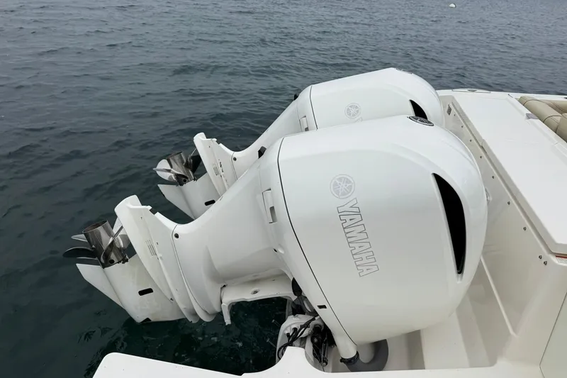 Slide: The Image of Pursuit OS 325 Offshore 2018 - 23