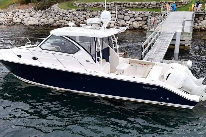 Slide: The Image of Pursuit OS 325 Offshore 2018 - 3