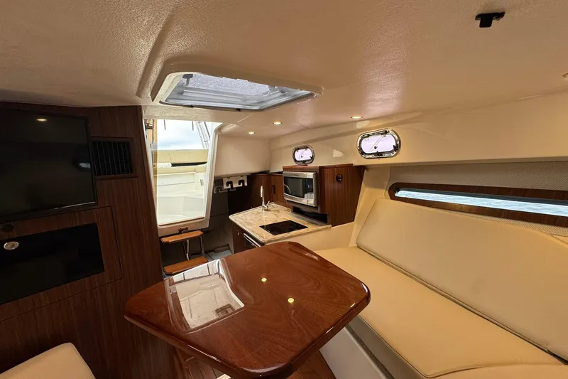 Slide: The Image of Pursuit OS 325 Offshore 2018 - 30