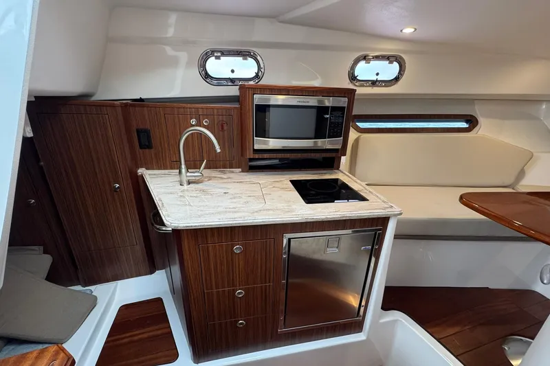Slide: The Image of Pursuit OS 325 Offshore 2018 - 33