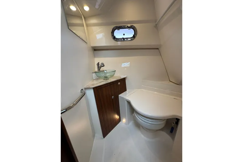 Slide: The Image of Pursuit OS 325 Offshore 2018 - 34