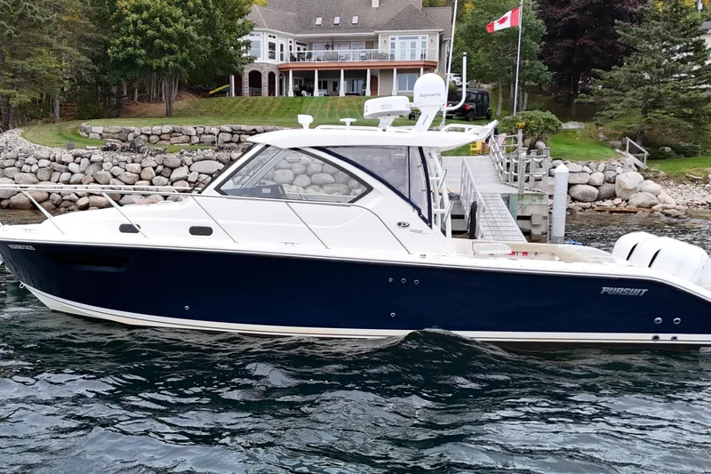 Slide: The Image of Pursuit OS 325 Offshore 2018 - 4