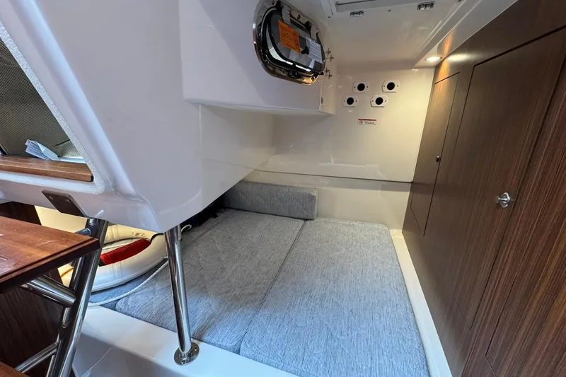 Slide: The Image of Pursuit OS 325 Offshore 2018 - 40