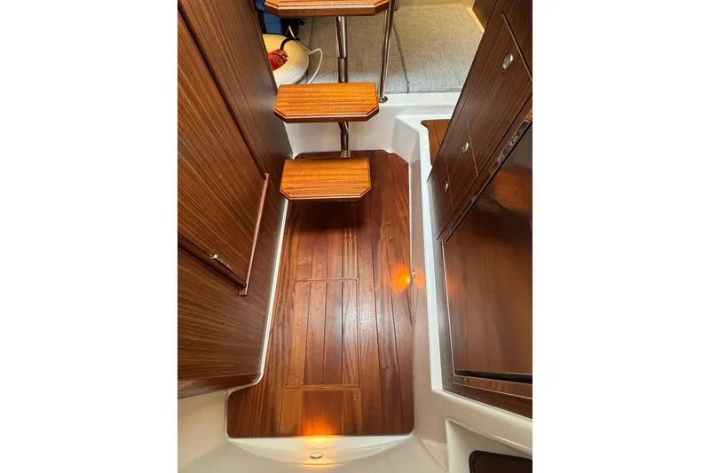 Slide: The Image of Pursuit OS 325 Offshore 2018 - 43