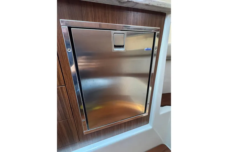 Slide: The Image of Pursuit OS 325 Offshore 2018 - 49
