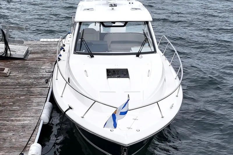 Slide: The Image of Pursuit OS 325 Offshore 2018 - 5