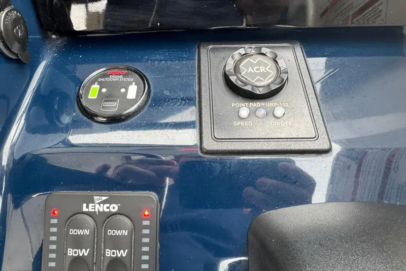 Slide: The Image of Pursuit OS 325 Offshore 2018 - 60