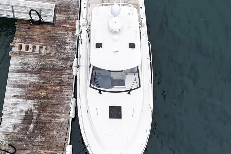 Slide: The Image of Pursuit OS 325 Offshore 2018 - 7