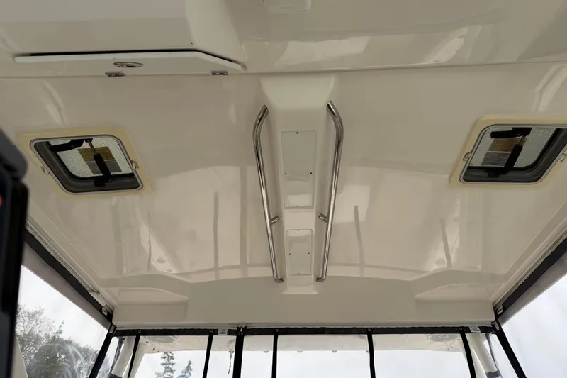 Slide: The Image of Pursuit OS 325 Offshore 2018 - 70