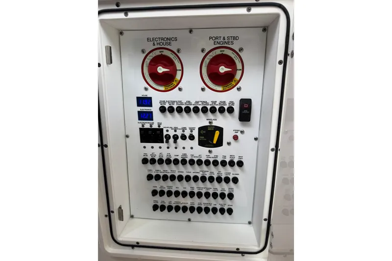Slide: The Image of Pursuit OS 325 Offshore 2018 - 71