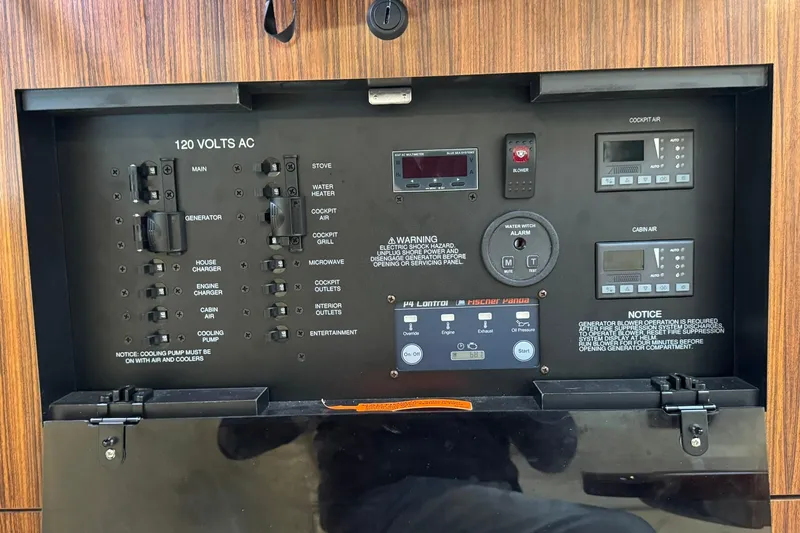Slide: The Image of Pursuit OS 325 Offshore 2018 - 72