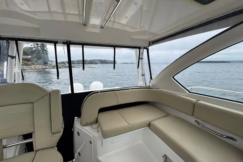 Slide: The Image of Pursuit OS 325 Offshore 2018 - 74