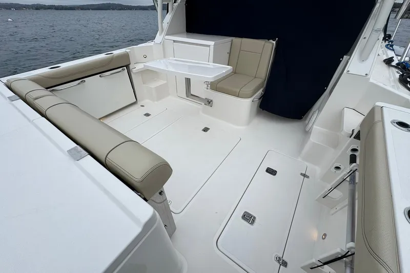 Slide: The Image of Pursuit OS 325 Offshore 2018 - 77