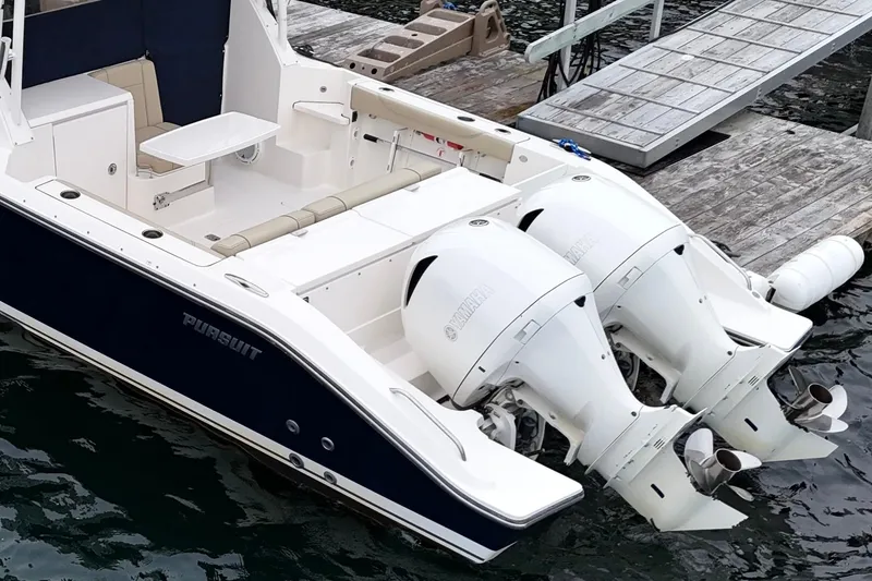 Slide: The Image of Pursuit OS 325 Offshore 2018 - 8