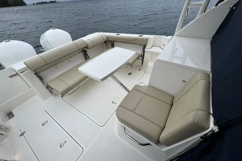 Slide: The Image of Pursuit OS 325 Offshore 2018 - 82