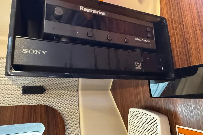 Slide: The Image of Pursuit OS 325 Offshore 2018 - 88