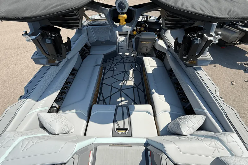 Slide: The Image of Nautique 25 PARAGON 2024 - 25