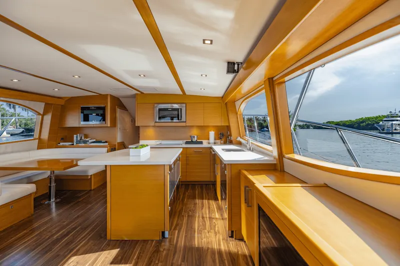 Slide: The Image of Hatteras GT63 2015 - 14