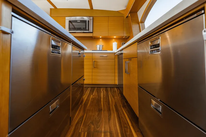 Slide: The Image of Hatteras GT63 2015 - 46