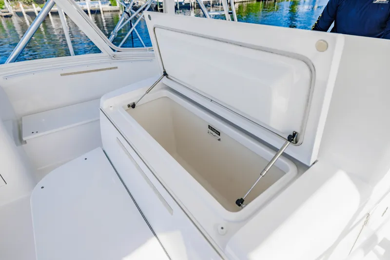 Slide: The Image of Hatteras GT63 2015 - 64