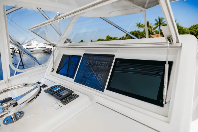 Slide: The Image of Hatteras GT63 2015 - 73