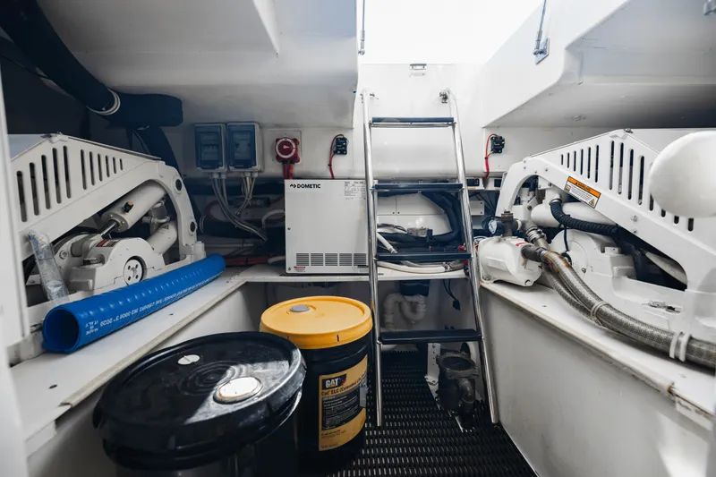 Slide: The Image of Hatteras GT63 2015 - 75