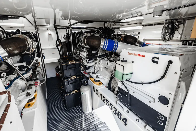 Slide: The Image of Hatteras GT63 2015 - 78