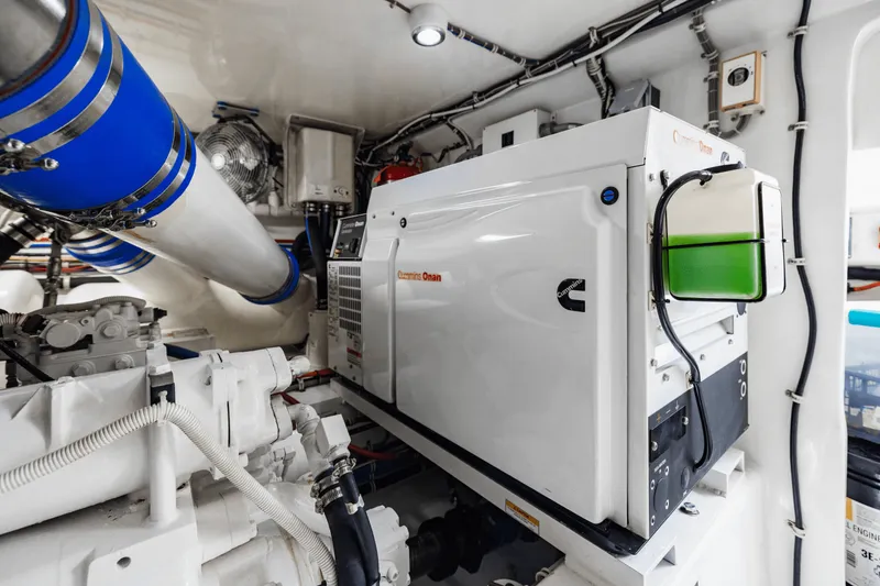 Slide: The Image of Hatteras GT63 2015 - 80