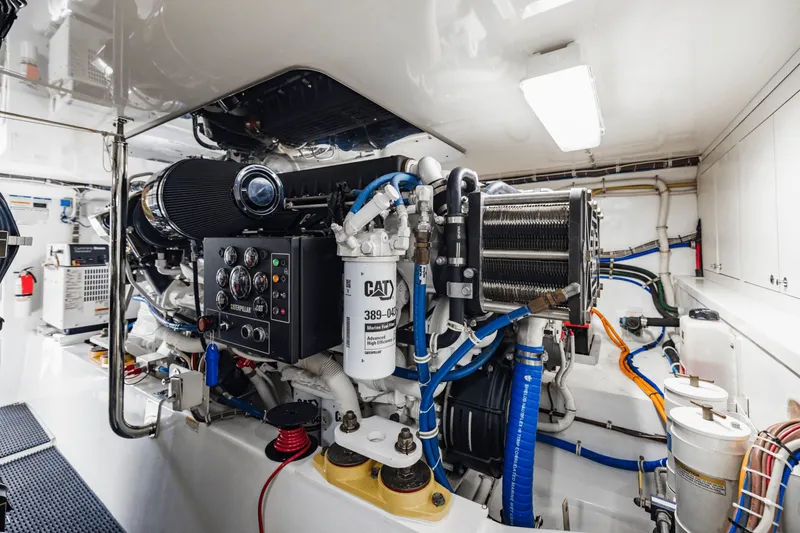 Slide: The Image of Hatteras GT63 2015 - 83