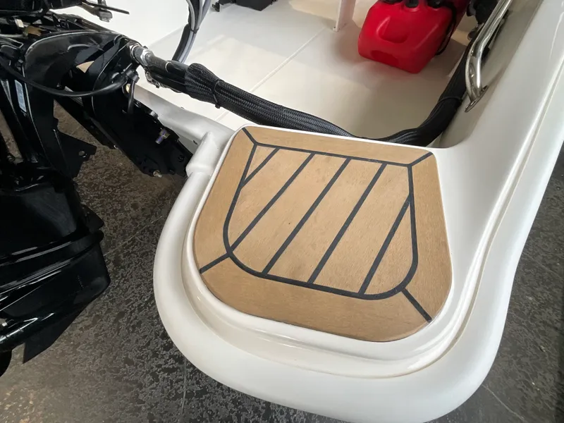 Slide: The Image of Boston Whaler 130 Super Sport 2026 - 29