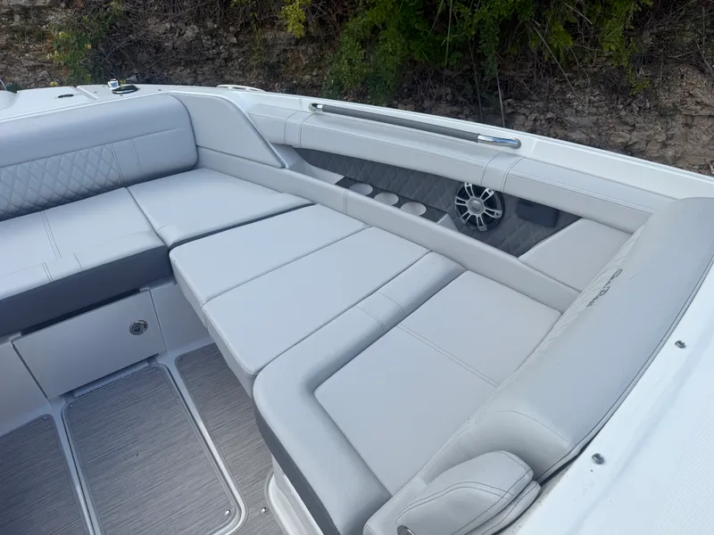 Slide: The Image of Sea Ray SLX 350 2025 - 23