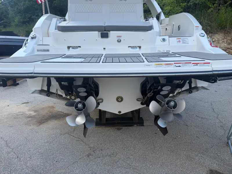 Slide: The Image of Sea Ray SLX 350 2025 - 6