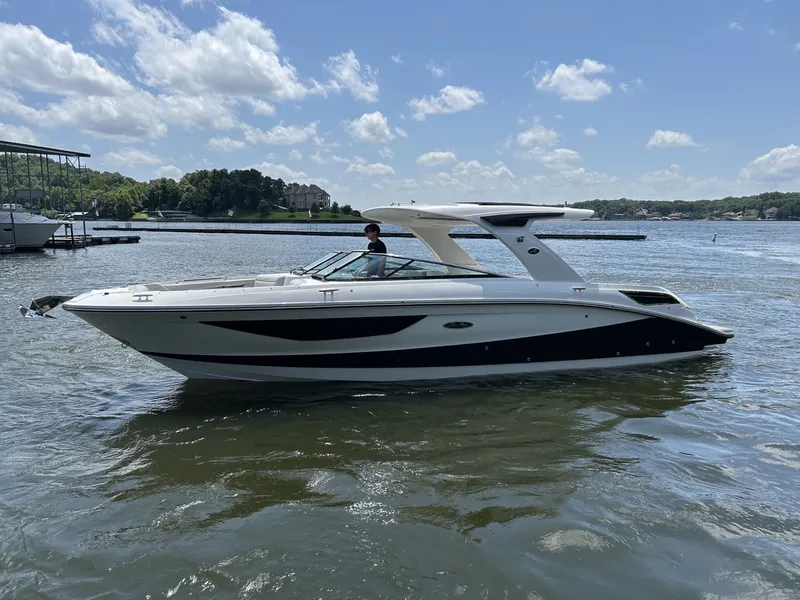 Slide: The Image of Sea Ray SLX 350 2025 - 1