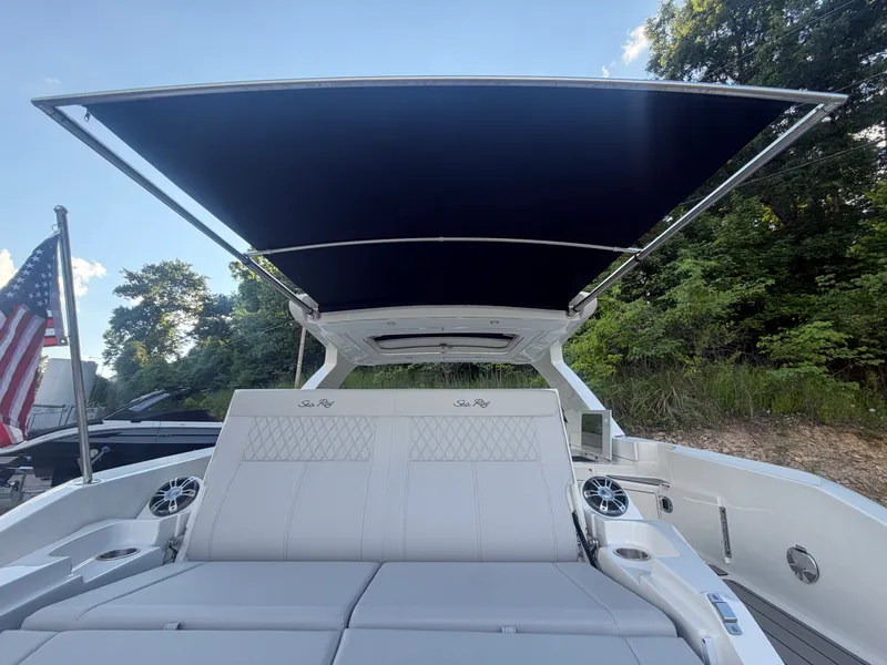 Slide: The Image of Sea Ray SLX 350 2025 - 27
