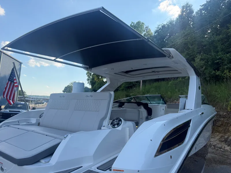 Slide: The Image of Sea Ray SLX 350 2025 - 30