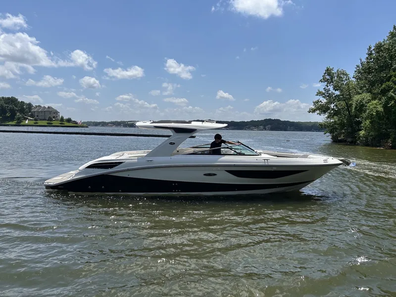 Slide: The Image of Sea Ray SLX 350 2025 - 5
