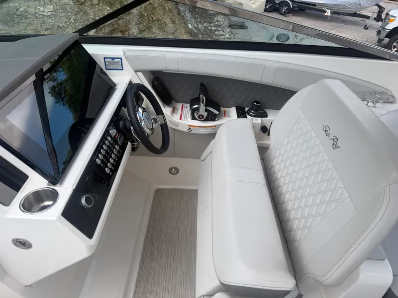Slide: The Image of Sea Ray SLX 350 2025 - 15