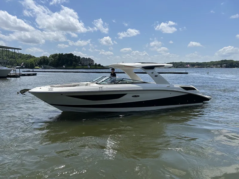 The Image of Sea Ray SLX 350 2025 - 0